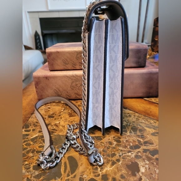 Michael Kors Rose Phone Bag - Picture 4 of 10